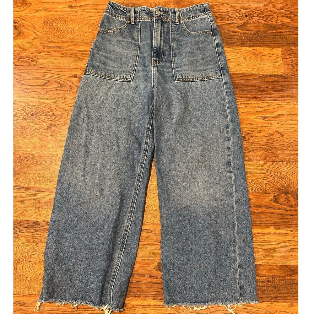 Forever 21 High Rise Barrel Leg Jeans Raw Hem Medium Wash Size 24 Modern Denim